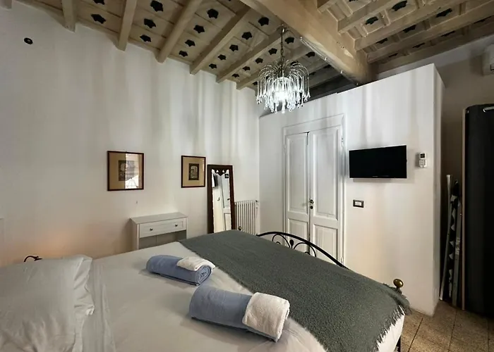 شقة Dimora Del Ghetto *